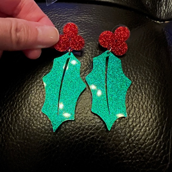 Holly Leaves Acrylic sparkle earrings - Picture 1 of 3